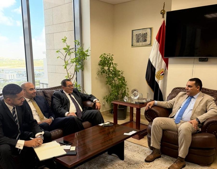 التمثيل التجاري يبحث مع بنك الإمارات دبي الوطني دعم الشركات المصرية
